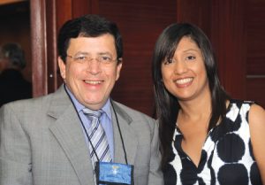 Dr. Marcos Velázquez y Dra. Karen Rodríguez.