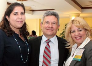Lic. Katheryn López, Dr. Luis Clas y Sra. Itza Soto.