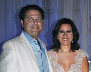 Presidente de Caribe-Gyn Dr. Manuel Martínez junto a su esposa la Dra. Emilet Torres.