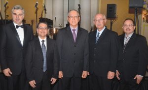 Dres. Luis Nieves Garrastegui, William Villanueva, Juan Jiménez Vega, Félix Colón y Ramón Flores.